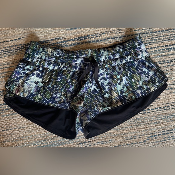 Lululemon Water: Surf Short in Floral Sport White Multi Black Reversible Size 6 - Picture 2 of 15